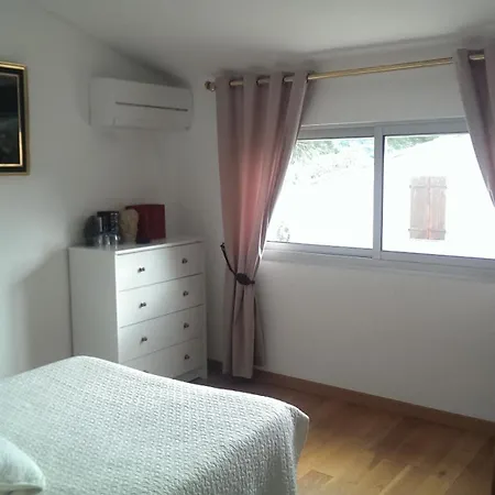 D'hotes A לינה וארוחת בוקר *